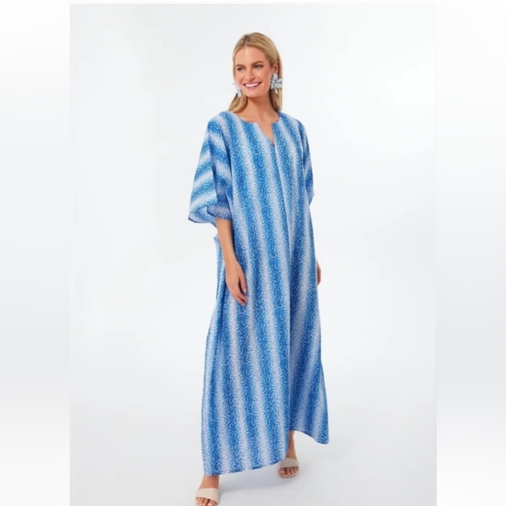 Tuckernuck Cafthan in size Medium